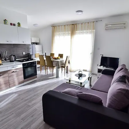 Apartment L&l *