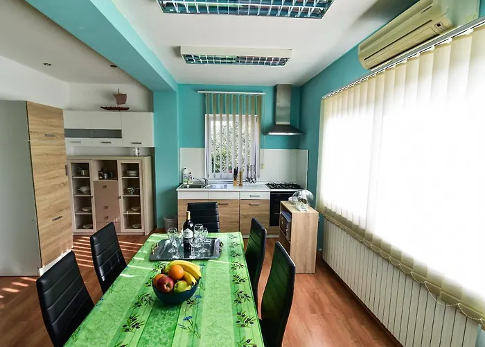 L&l Holiday Lägenhet *